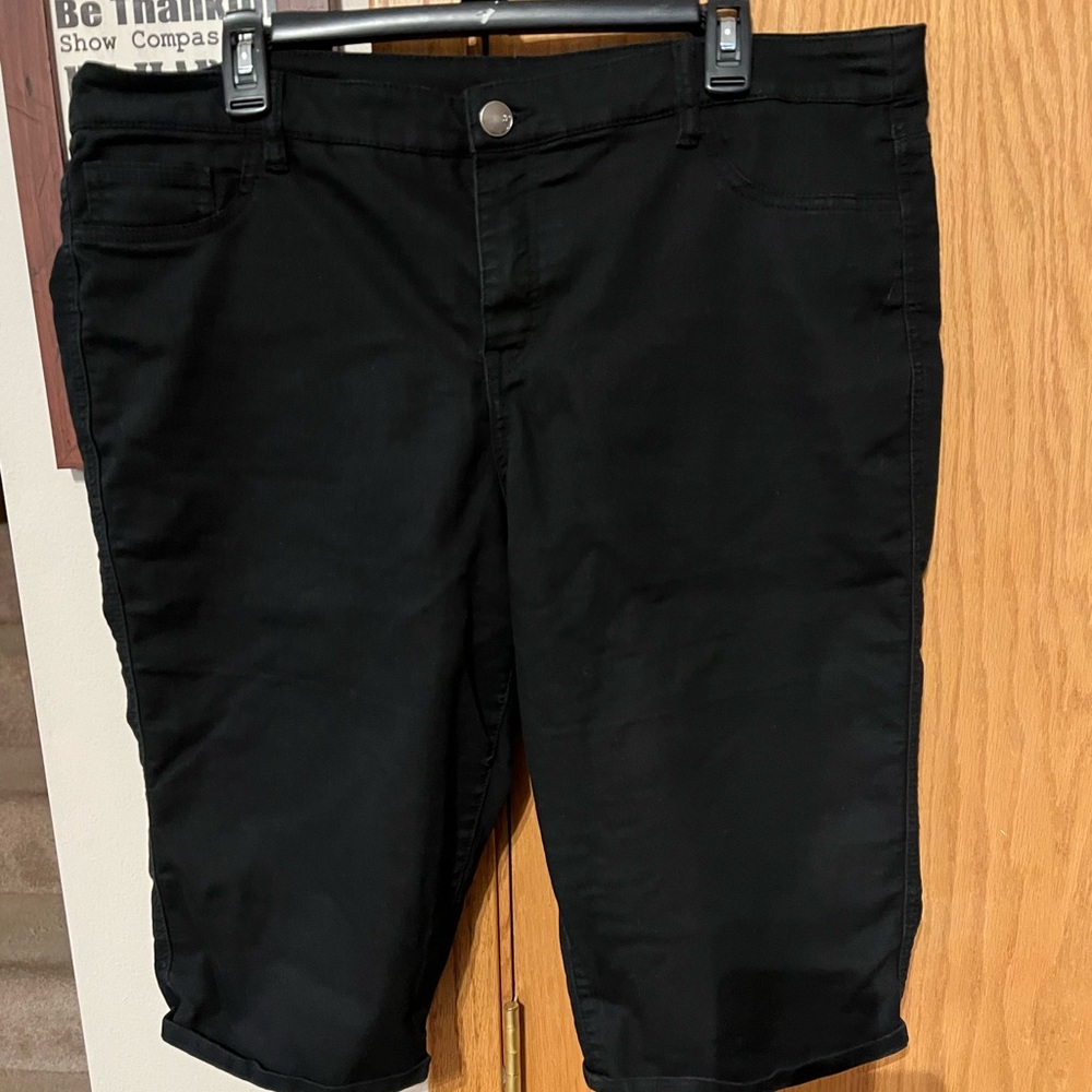 Style and co. Woman’s black Bermuda shorts size 16